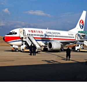 桂林两江机场快运航空快运业稳步发展的原因是什么？